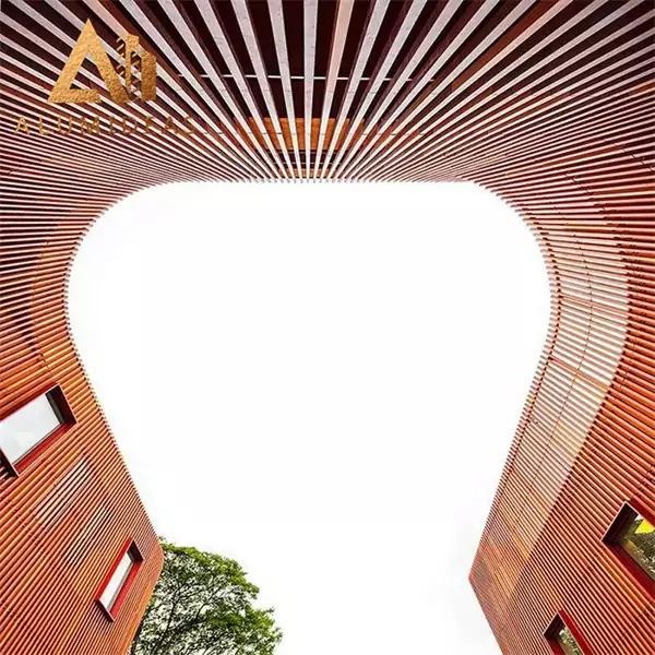 Aluminum linear facade