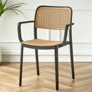 PP Plastic Dining Chair for Restaurant and Home Use