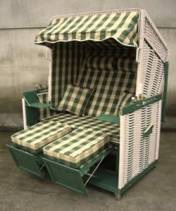 China Green Roofed Beach Chair , Wood And Rattan Frame Beach Chair on sale