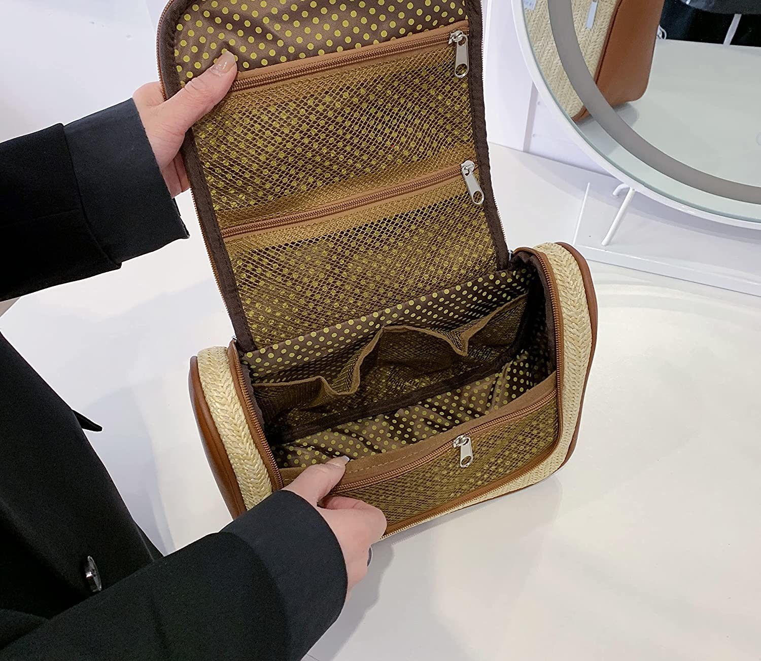 Shockproof and Durable Makeup Bag Hand-Portable Girl Hanging Travel Toiletry Bag Cosmetic Bag