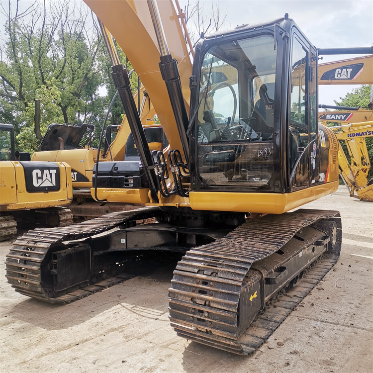 20 Ton Used Cat320 Cat320D Excavator in Shanghai with Original Hydraulic Valve 2021
