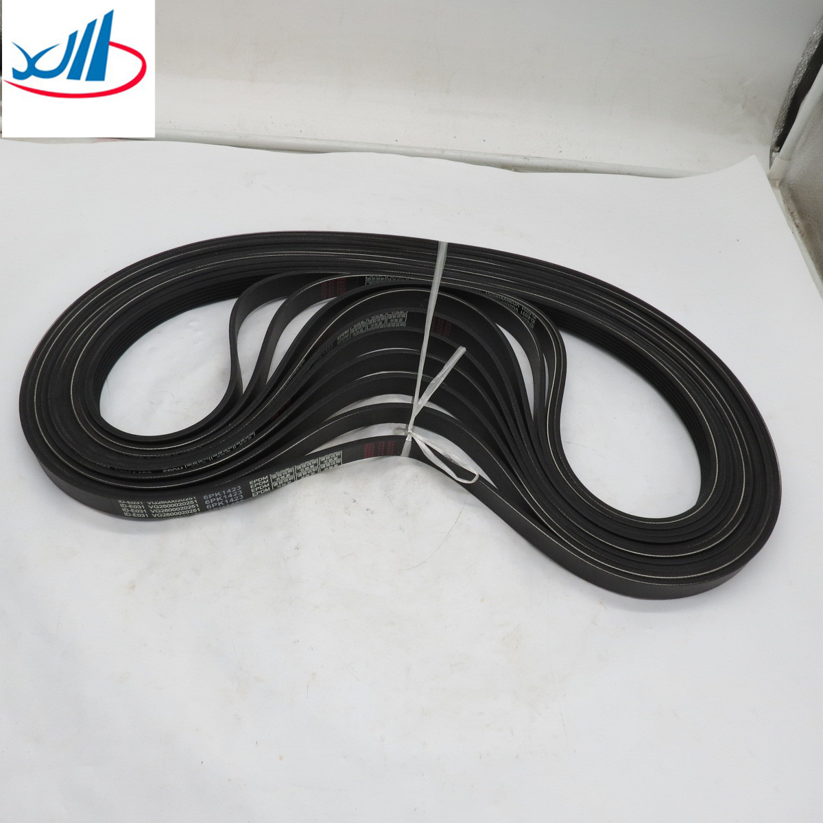 Sinotruk Howo Parts Ribbed Fan Belt V Belt VG2600020251 6PK1423 Shaanxi auto Delong heavy duty engine 290 HP fan belt