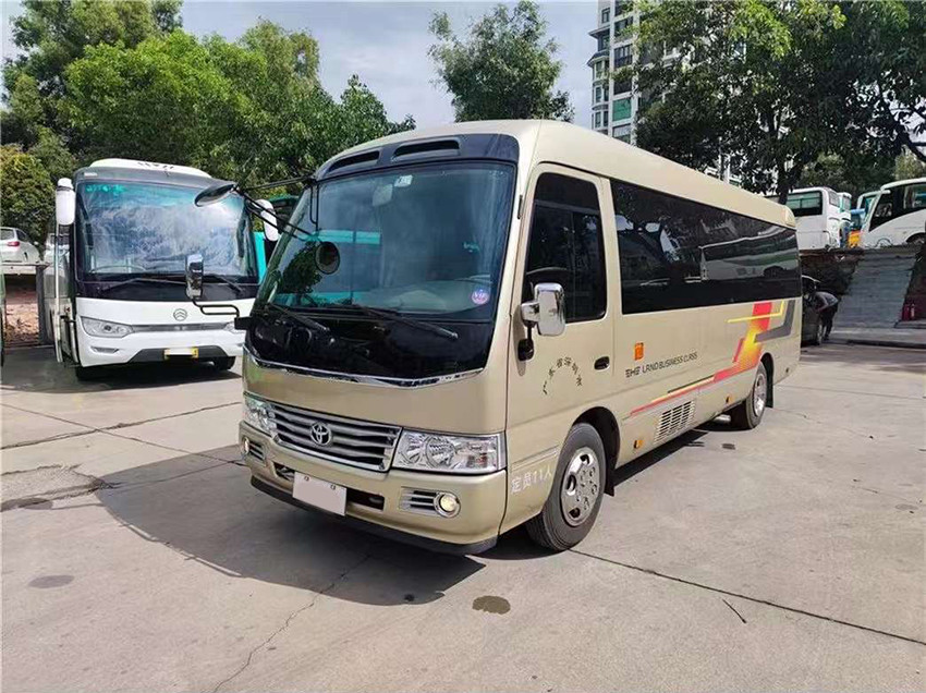 11 Seater Second Hand Toyota Coaster Mini Bus With Manual Transmission