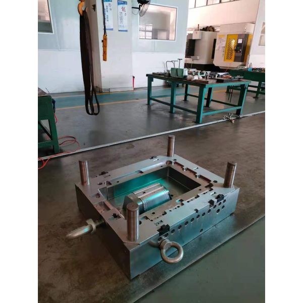 Custom S45C Automotive Plastic Injection Molding Single Multiple Cavity