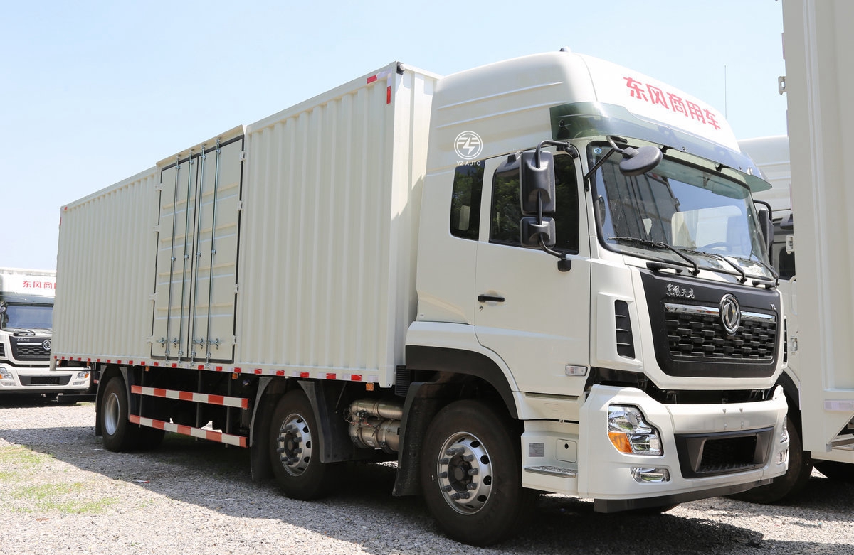 Small Enclosed Box 4x2 Drive Wheel Logistics Transport Cargo Truck with 270hp Horse Power