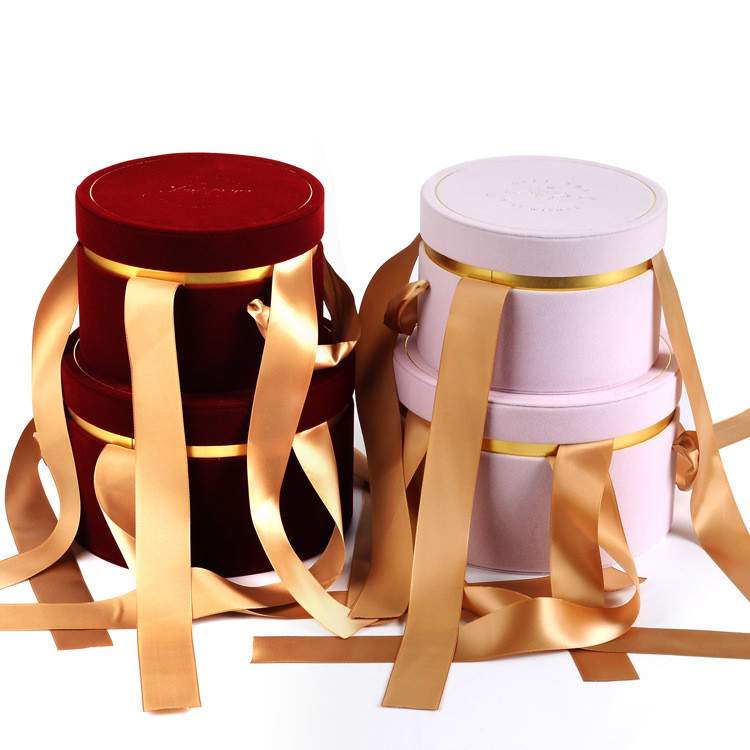 Red Cylindar Candy Packaging Box With Ribbon Tied Velevt Gift