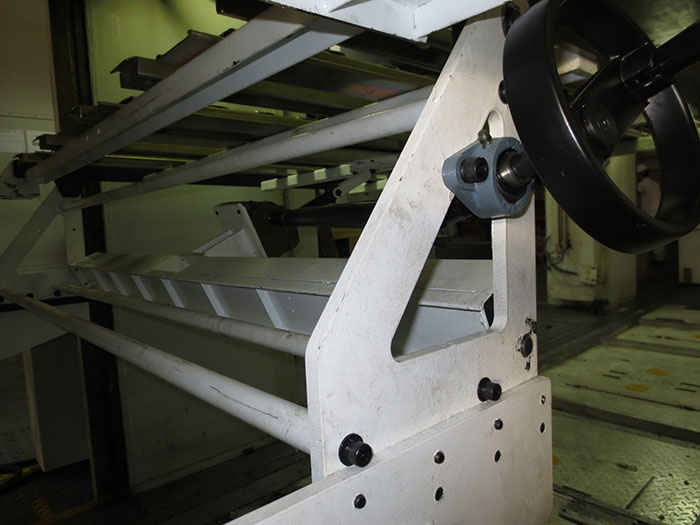 yaw servo feeder