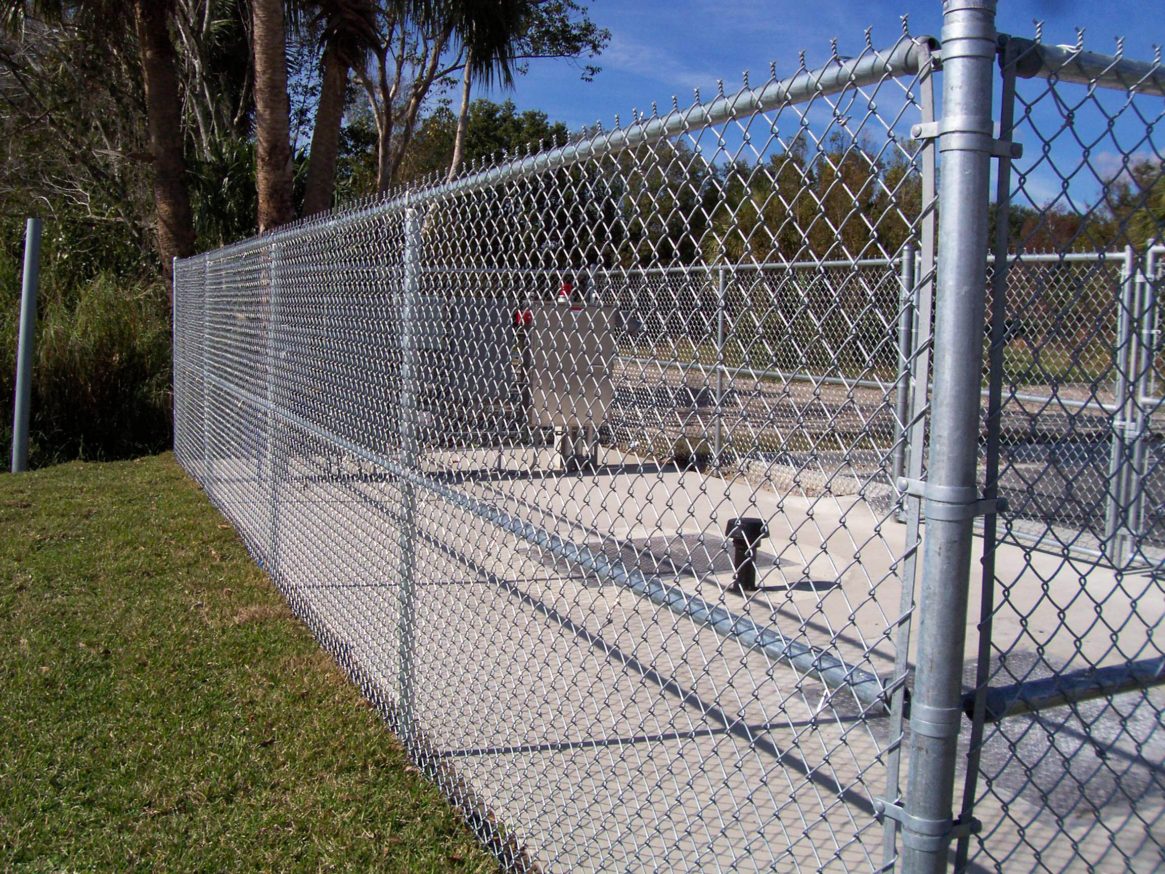 Professional poly coated or Galvanized Chain Link Fence for sale