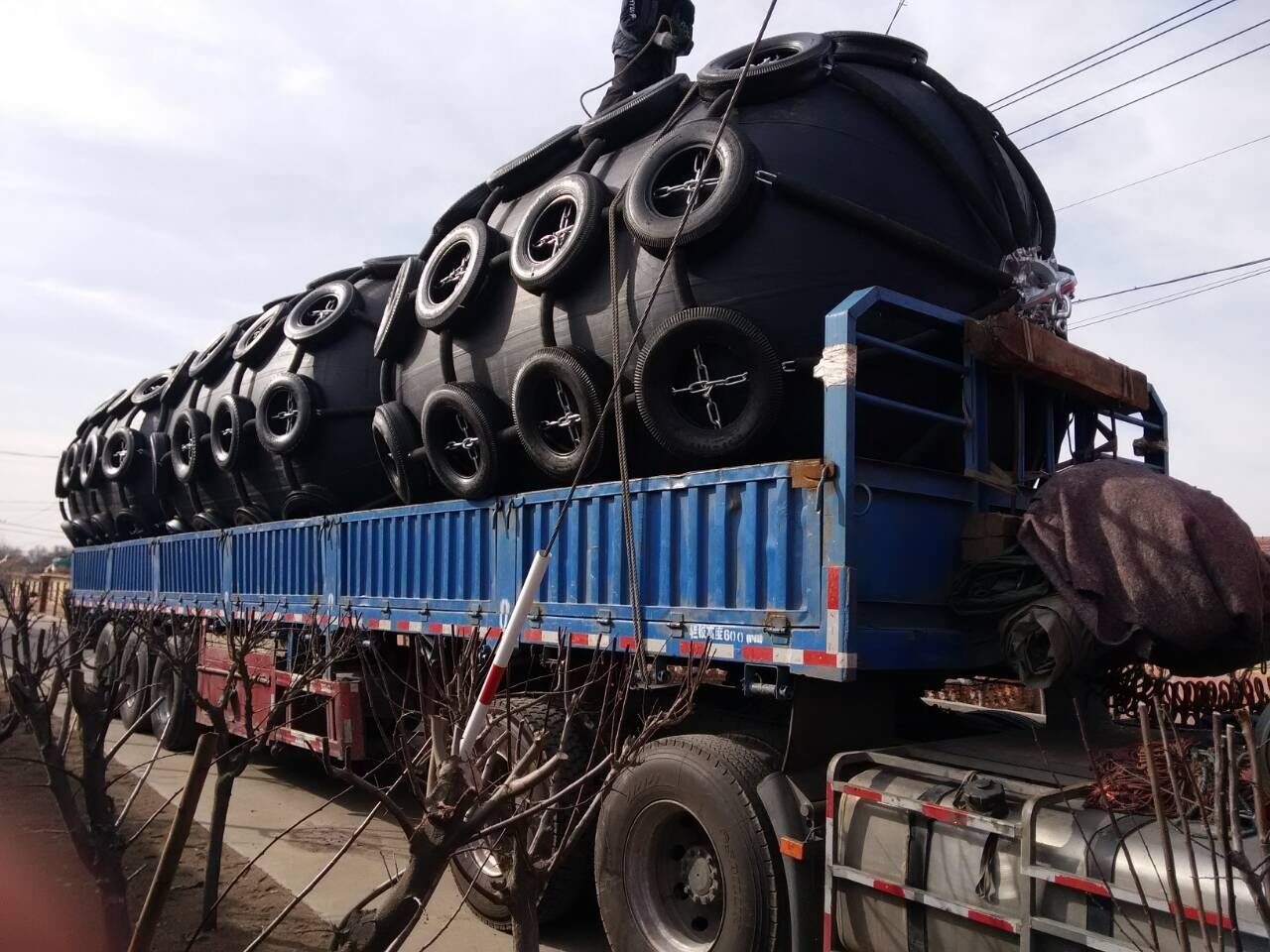2.5*4m Marine Pneumatic Rubber Fender With Galvanized And Tyre Sheath Dock And Ship