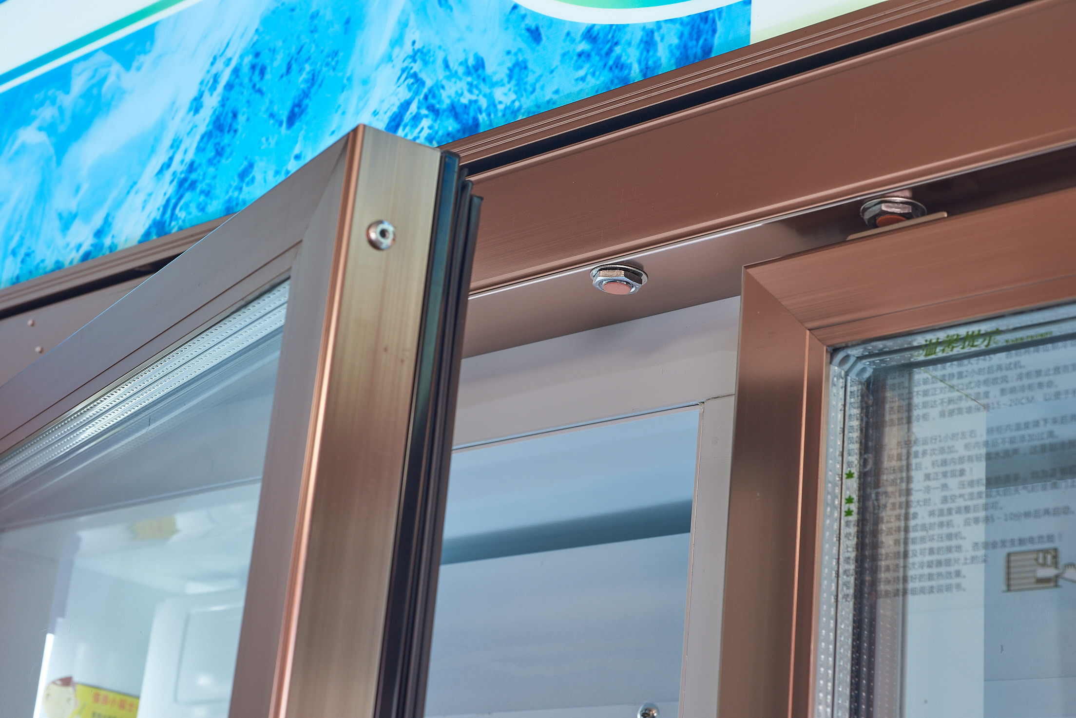 Upright Commercial Beverage Cooler For Cold Drinks / Pepsi Display Fridge With Glass Door