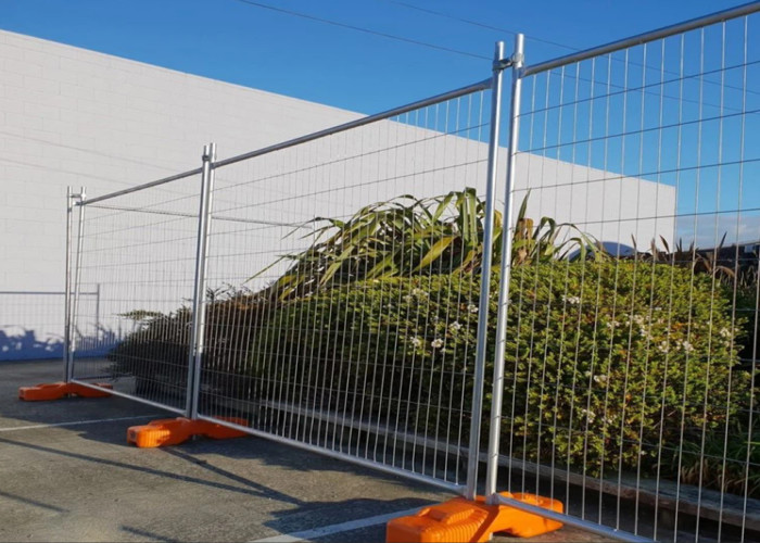 Strong flexibility Temporary Barrier Easy to install Available in a variety of colors