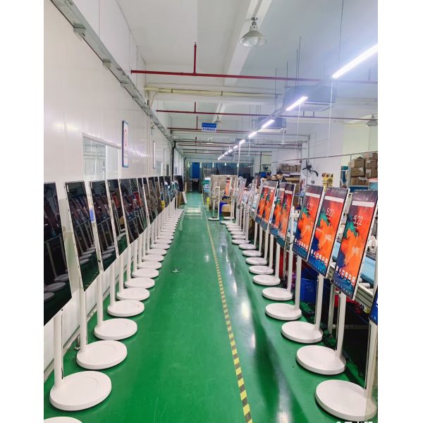 32 Inch 4K Touch Screen Kiosk with 13MP Camera Android Monitor and Interactive Digital Signage