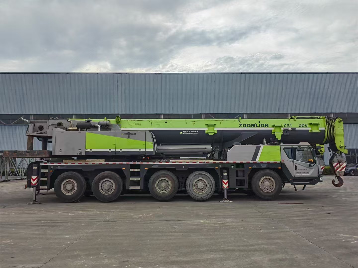 High Capacity 130 Ton All Terrain Crane with 33.5m Jib Length and 7-Section Boom