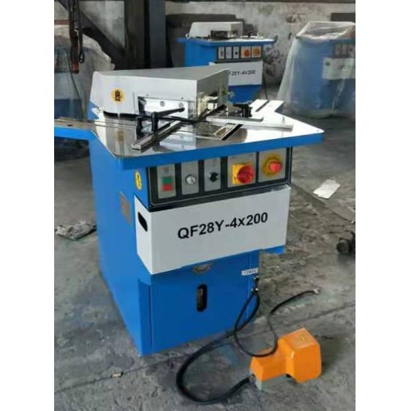 Sheet Metal Hydraulic Corner Notcher Electric Hydraulic Pipe Notching Machine