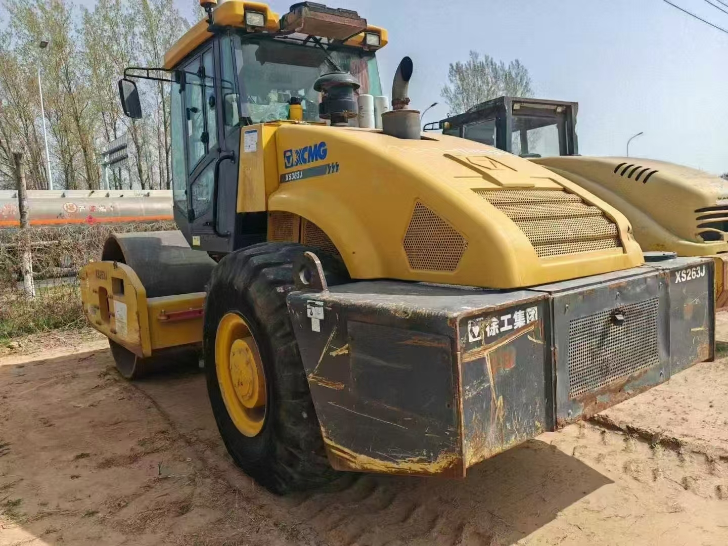 Used XCMG XS263J Vibratory Road Roller Global Shipping 26t