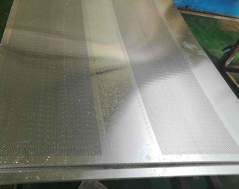 60 Degree Staggered Perforated Wire Mesh Sheets