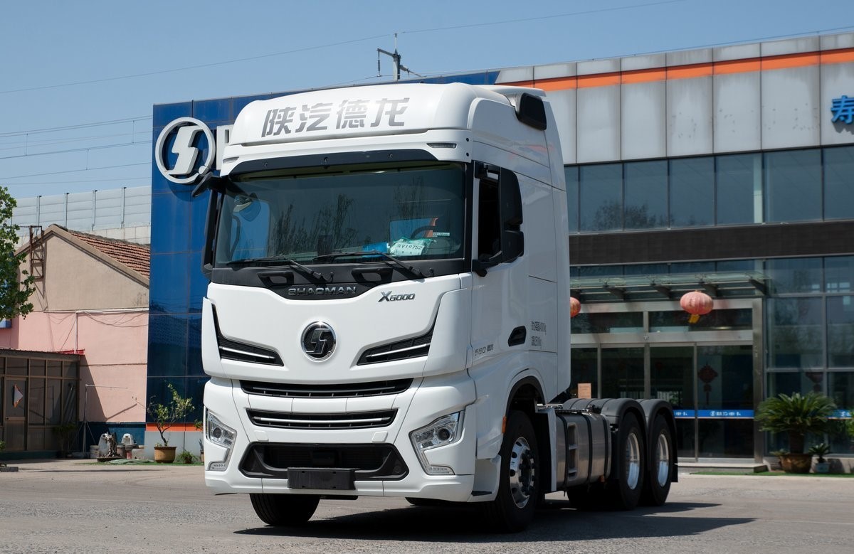 Shacman Tractor Truck With WEICHAI WP16.560E68 Engine And 12-Speed ZF Traxon 12TX2420TD Gearbox For Market