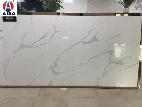 High Tenacity Calacatta white Quartz Stone Polished Surface Strong Crack
