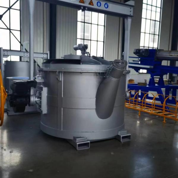 Smooth Surface Finish Molten Aluminum Transfer Ladles Lid Included Surface
