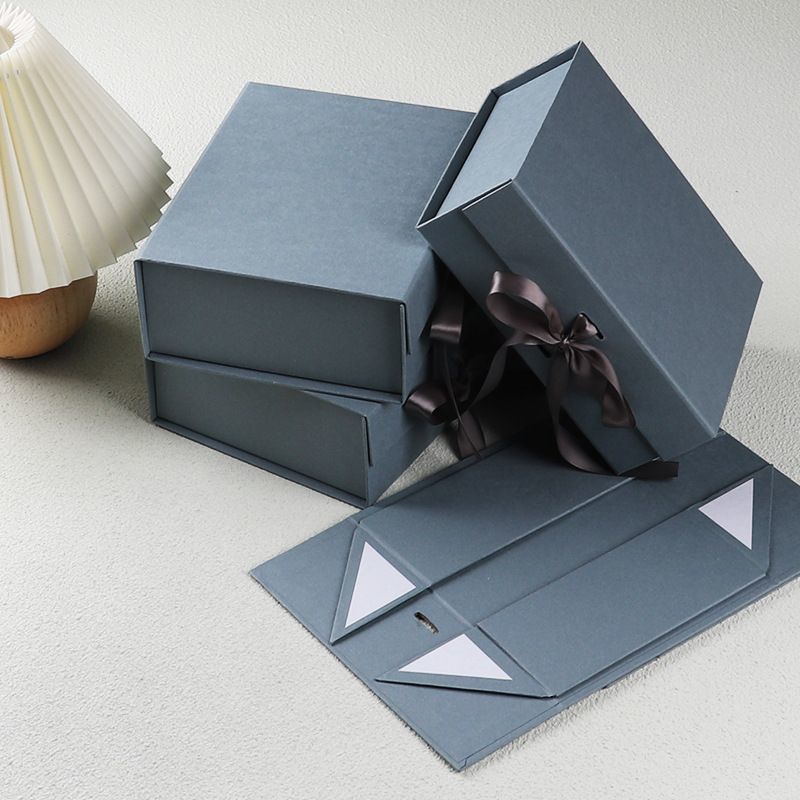 Custom Flat Cardboard Clothes Magnetic Folding Packaging Gift Box