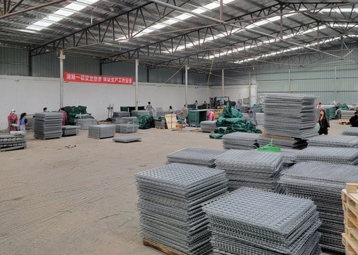 Mil 3 4mm 75cmx75cm Hesco Baskets Military Sand Barriers ISO Certification