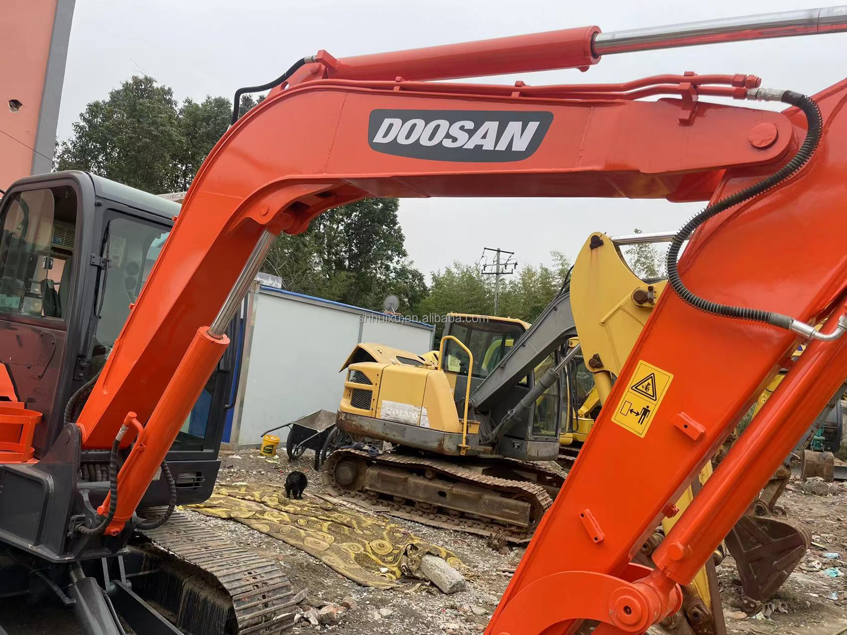 6 Ton Mini Size Used Excavator Used Doosan Dx60 6000KG 0.21m3 Bucket Capacity