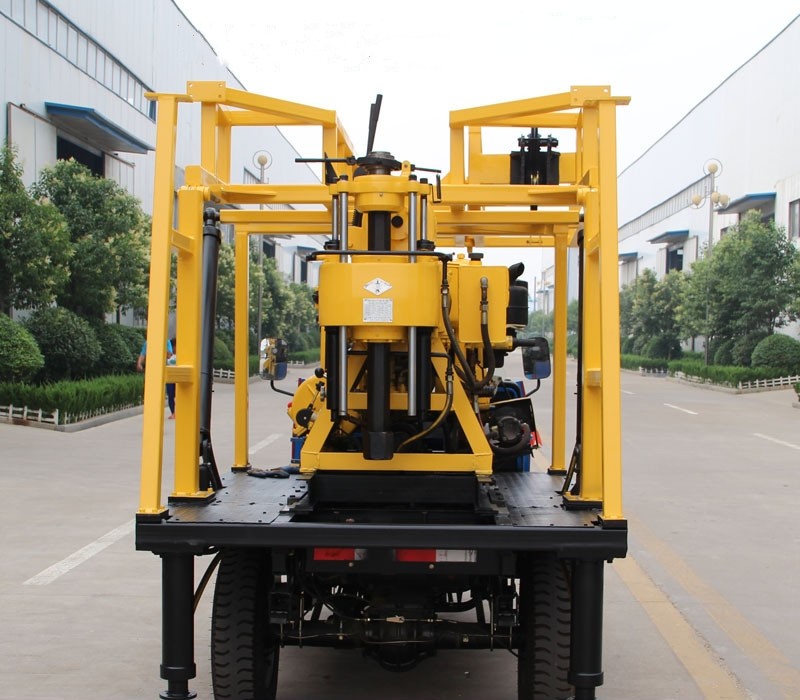 Crawler Mounted Soil Test Core Drilling Machine 200 Meters With Hydraulic Tower