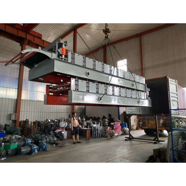 Chain Driven 2 Waves W Beam Highway Guardrail Roll Forming Machine 8-12m/Min Capacity