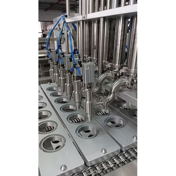 CE Certificate LC-672CF Fully Automatic Vacuum Disc Salad Dressings , Sauces , Fruit Purees , Meat Purees , Cups Tray Filling And Sealing Machine