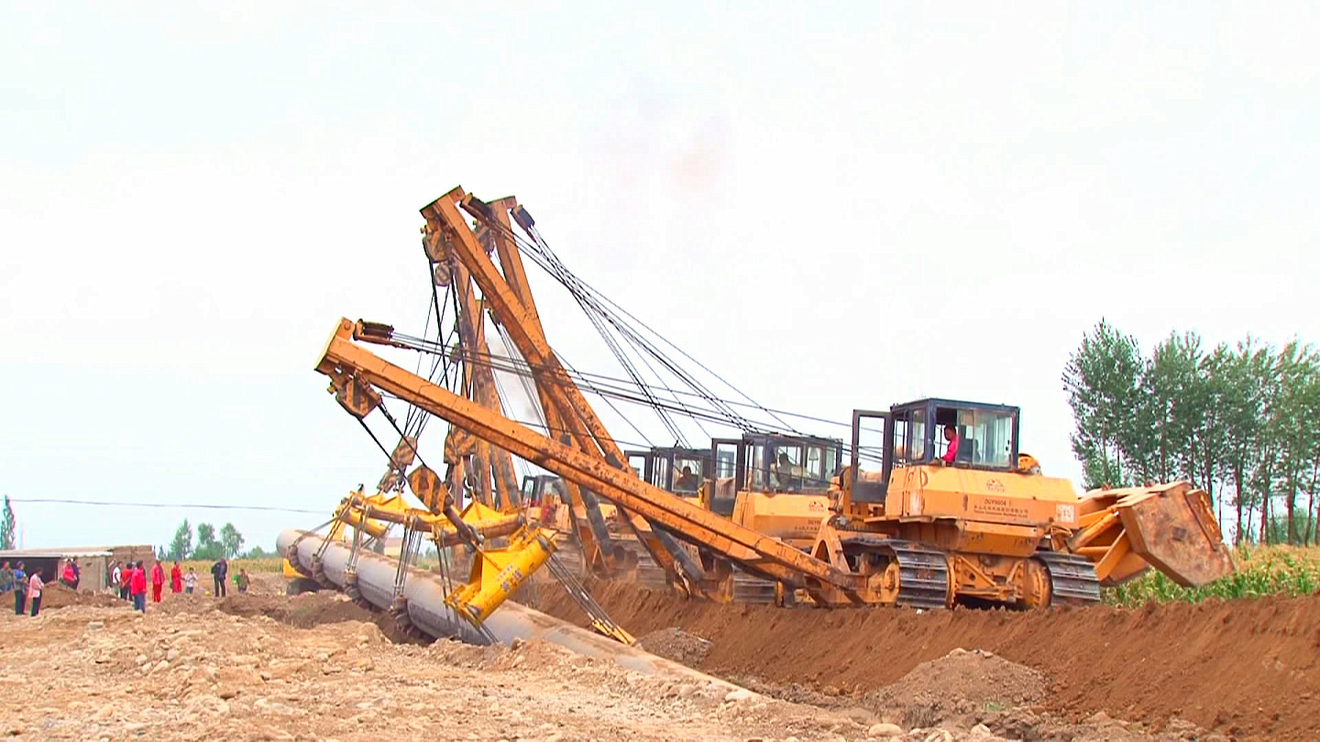Energy Conservation Road Construction Machinery Pipe Crane Rated Loading Capacity 25 Ton