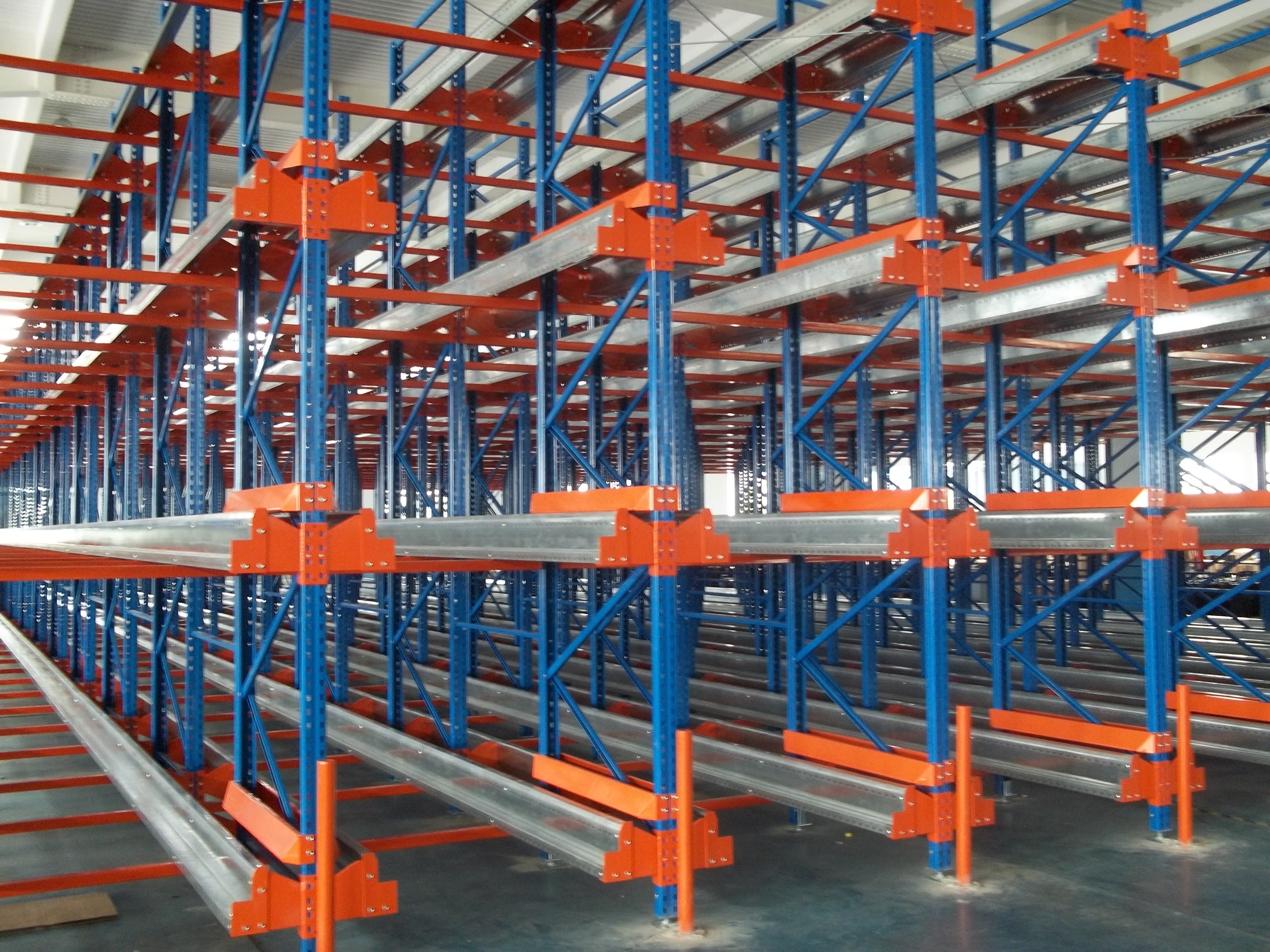 Automatic Warehouse Stacking Rack Heavy Duty Radio Shuttle Pallet Racking Shelving