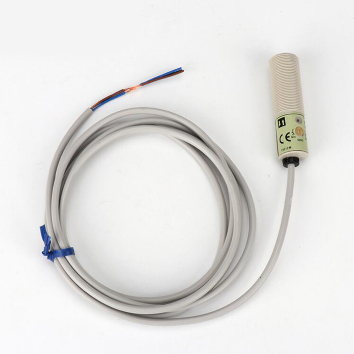 E3F3-D11/D12/D31/D32/R61/R62/R81R82/T61/T62Proximity Switch Inductive Sensor