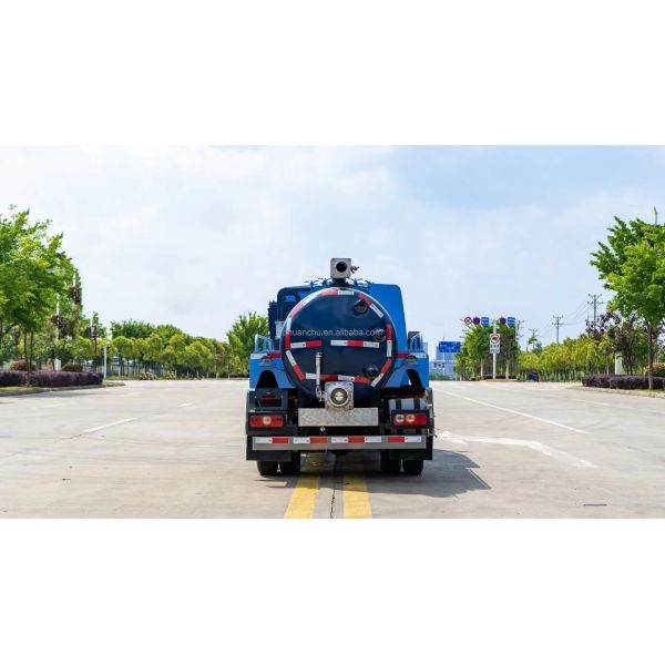 Fecal Sucking Vehicle Sewage Suction Truck with Energy and Eco-Friendly Cleaning