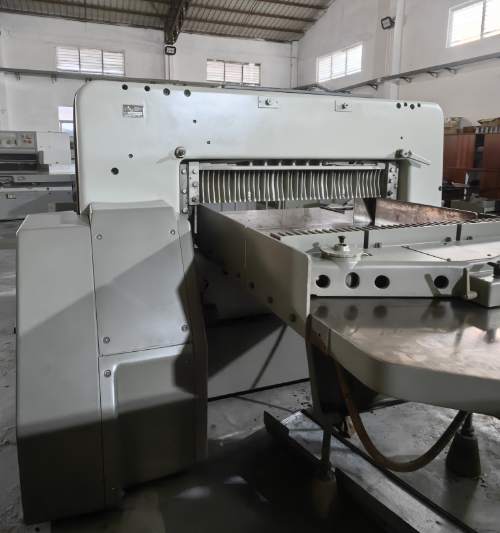 3600KG Weight Automatic A4 Paper Cutting Machine for Precise Cutting in 1994