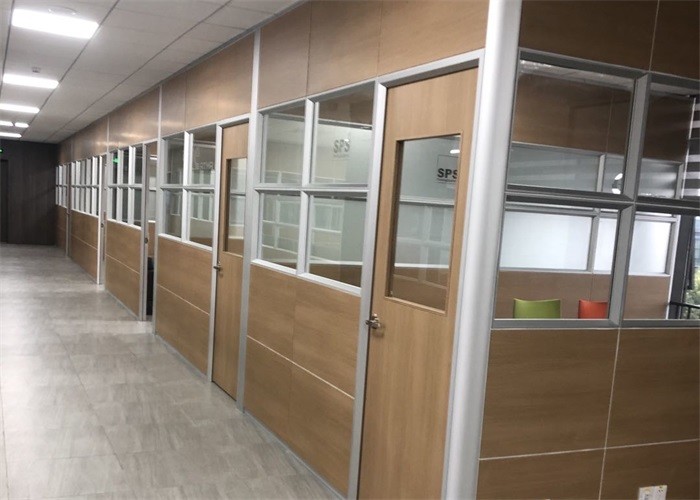 OEM ODM Office Wooden Partitions Demountable For Public Working Area