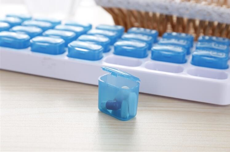 28 compartment column shape plastic pill storage box with pill crush box, Conventional eco-friendly 4 grids plastic trav