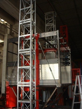 1.6ton Building Construction Hoist , 300m Passenger And Material Hoist