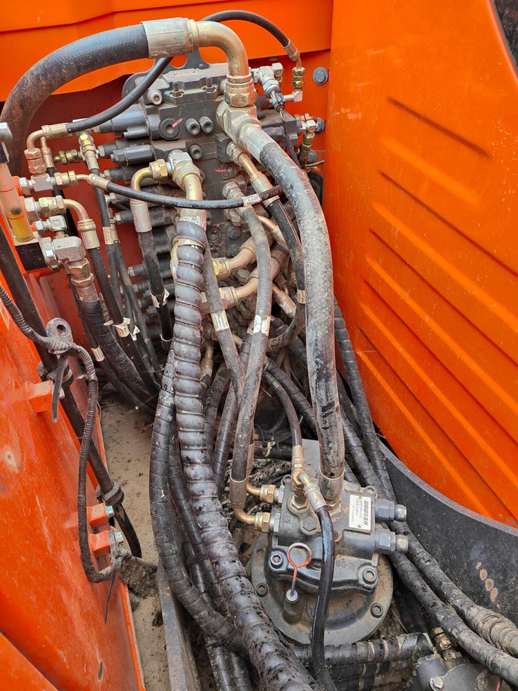 Korea Mini Used Doosan DX75 7.5 Excavator with Original Hydraulic Valve in Shanghai