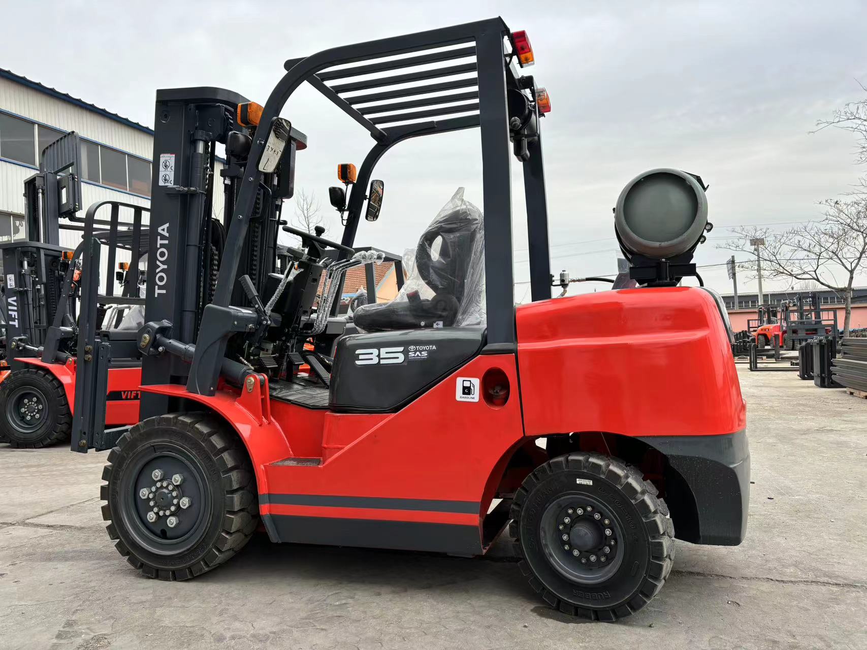 3 Stages Mast Lpg Forklift for Japan Engine Side Shift and 3.0 Ton Loading Capacity