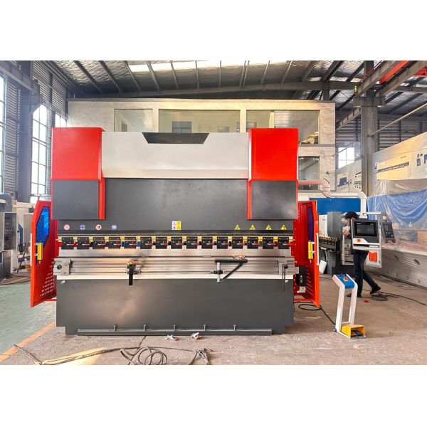 WE67K-300T 3200 400mm Throat Depth 20T Press Brakes with Max. Bending Angle 30-180