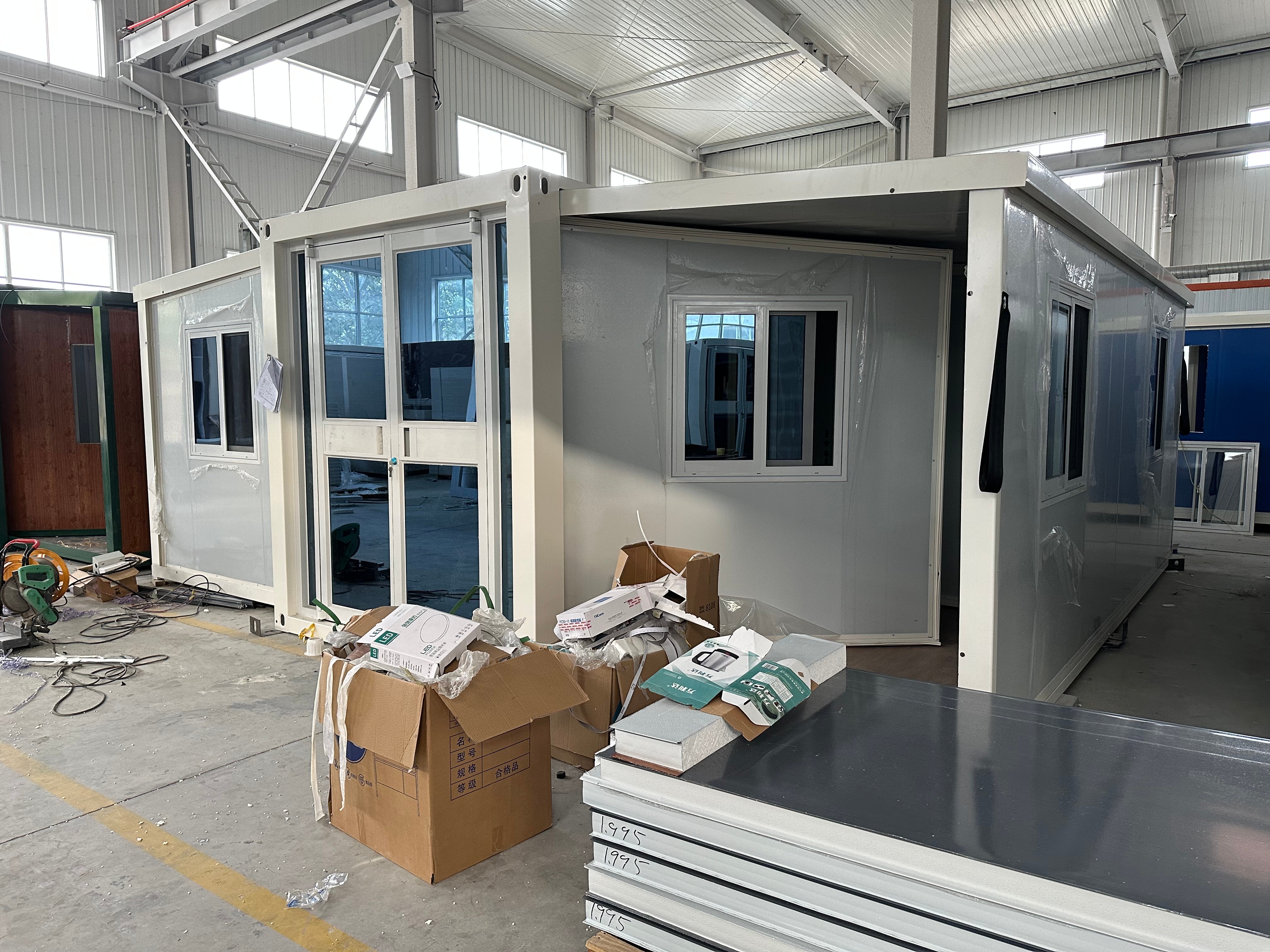 40Ft Expandable Container House Foldable Tiny Home House with Security Door