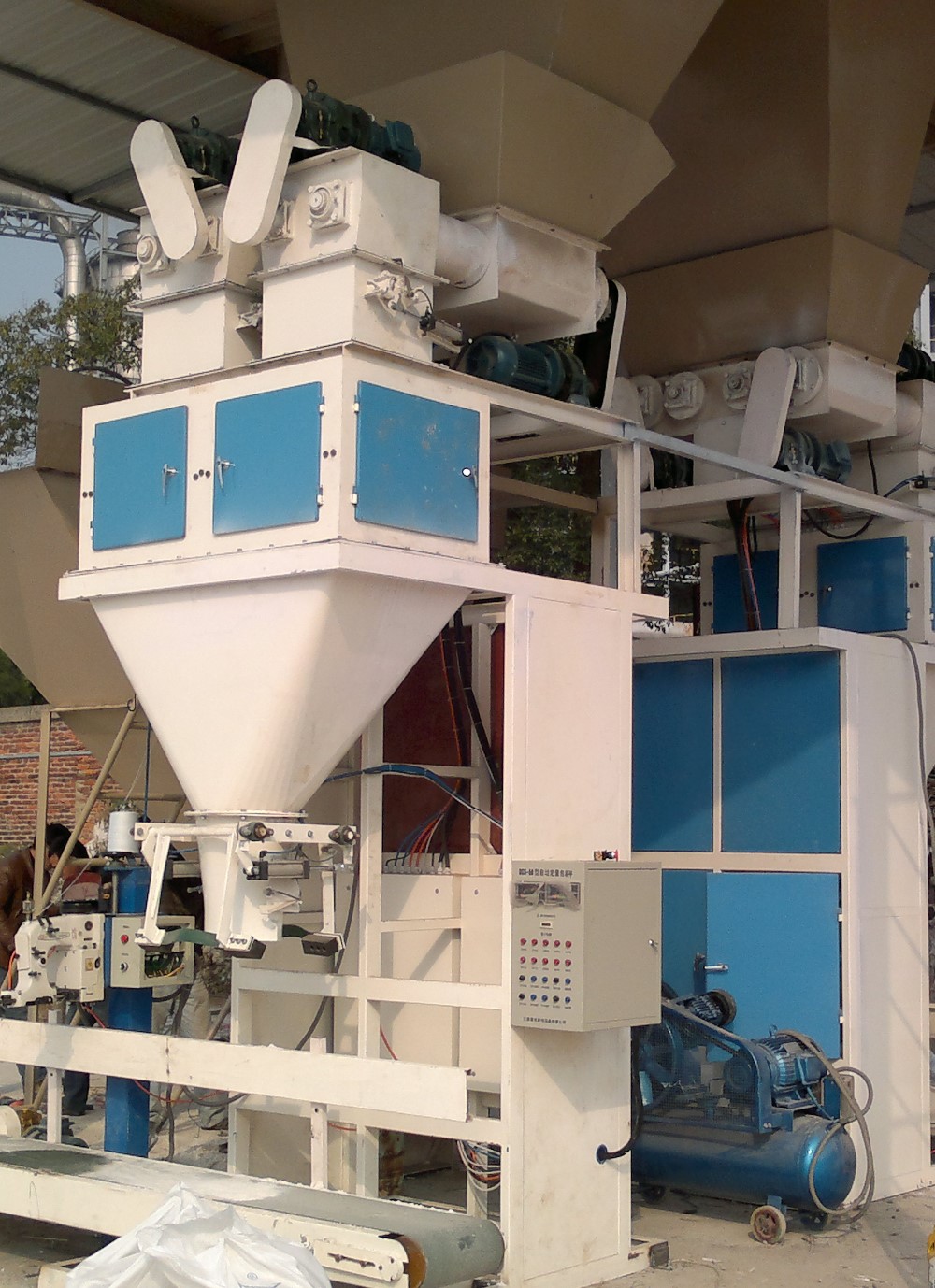500-600Bags/Hour Spiral Feeding rice fertilizer Packing Machine