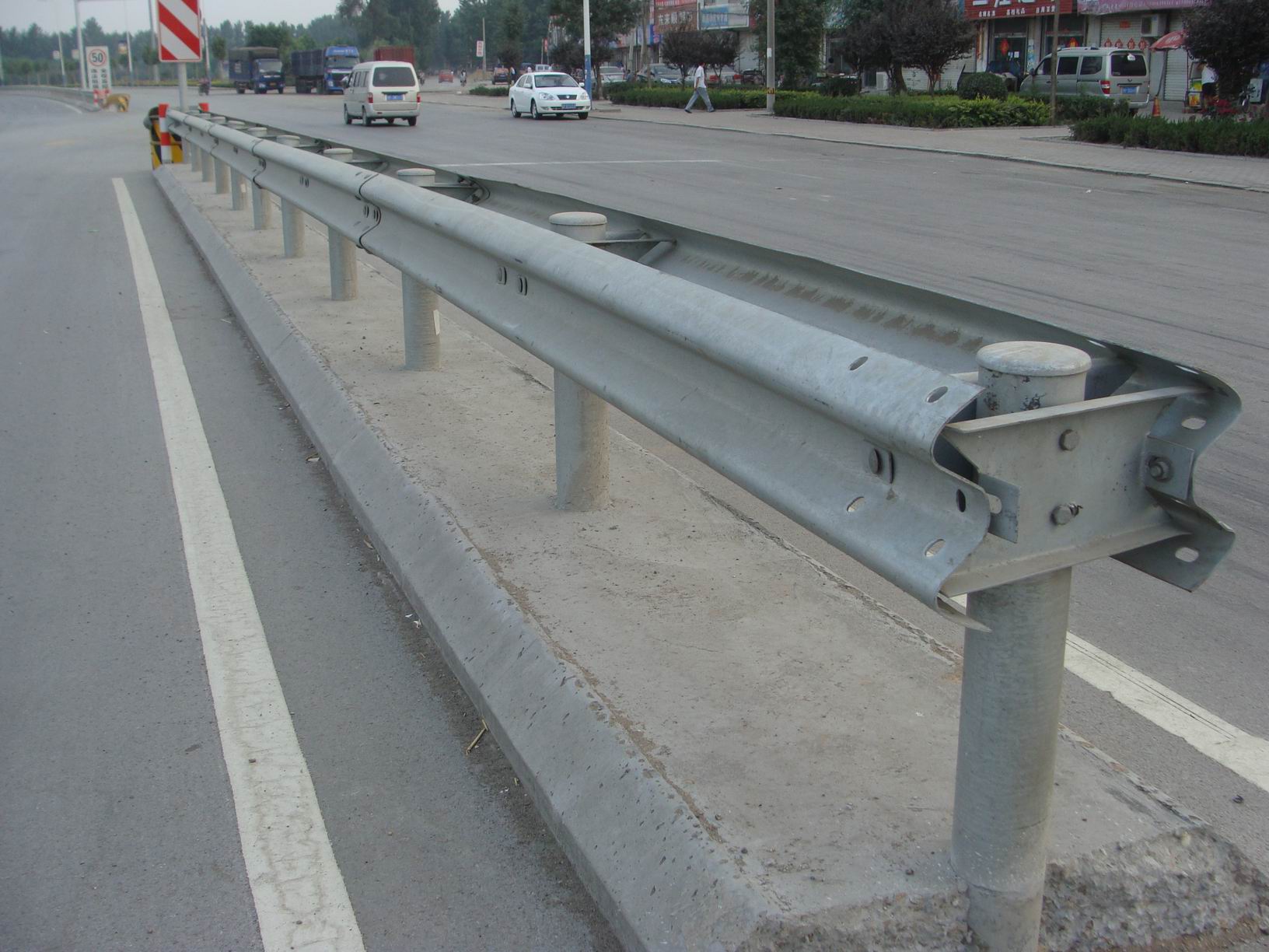 Straight Barrier Galvanized Steel Round Post for Traffic Security and Protection