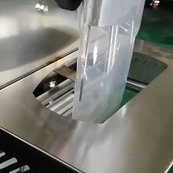 Pneumatic Stainless Steel Packaging Machine 42cm Film Width Liquid Packing Machines