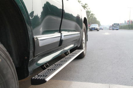 Lexus LX600 Factory Power Retractable Running Boards is Improved Accessibility