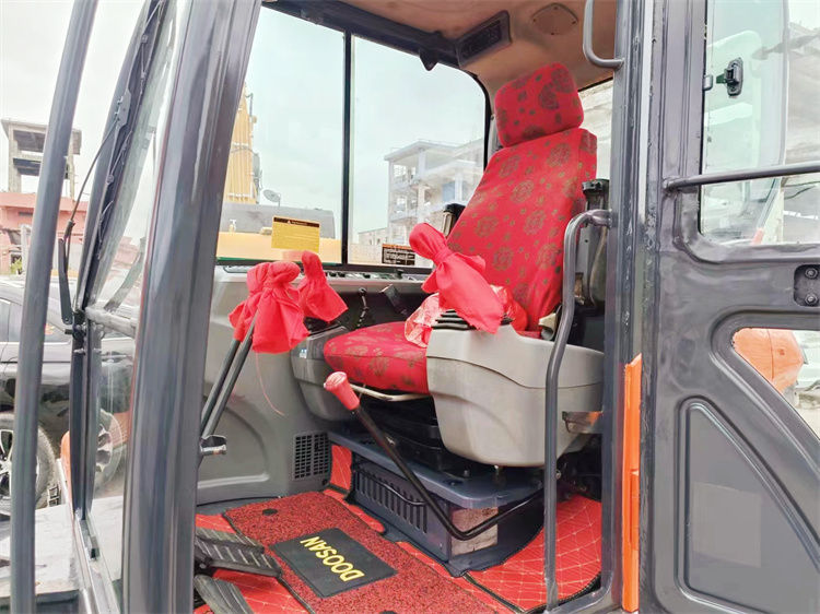 0.21 m3 Bucket Capacity Doosan DX55 Crawler Chain Excavator in Korea with Strong Power