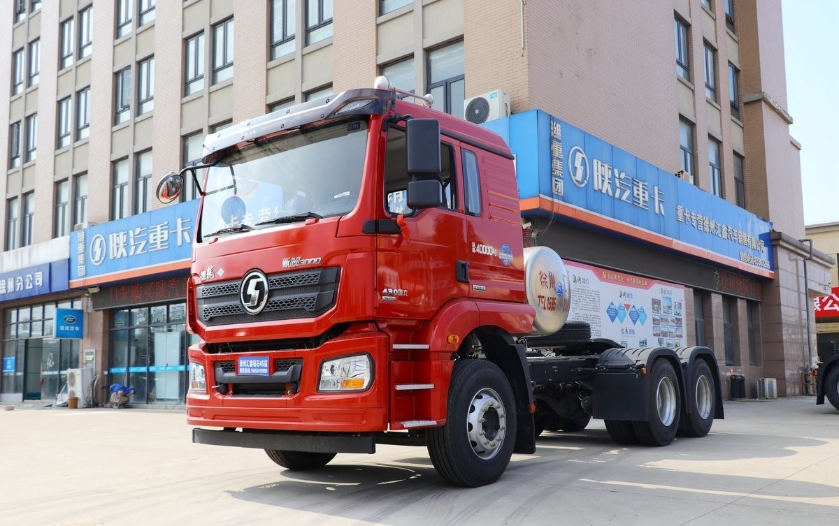 Comfortable And Safe Shacman Tractor Truck M3000 For Long Distance Hauling trailer truck