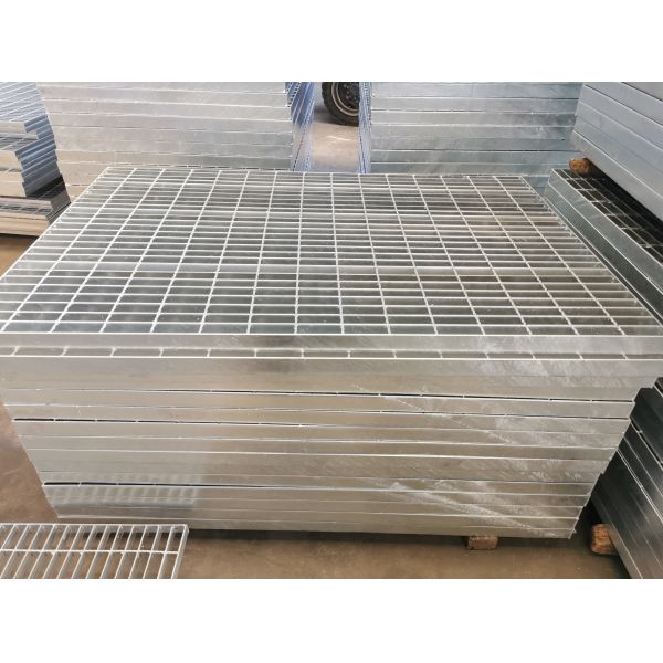 AS1657 Standard Anti Skid Steel Stair Treads Grating 100mm For Parking Lot