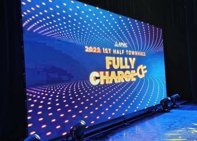 320*160mm Moduel Size Surface Mounted Display LED Panel with Avg 180W/m2 Power Consumption