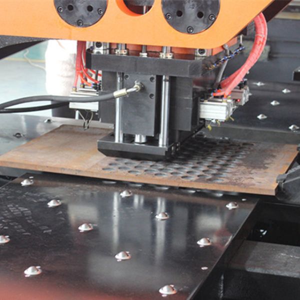 Open Type Cnc Hydraulic Turret Punch Press , Hydraulic Press Punching Machine